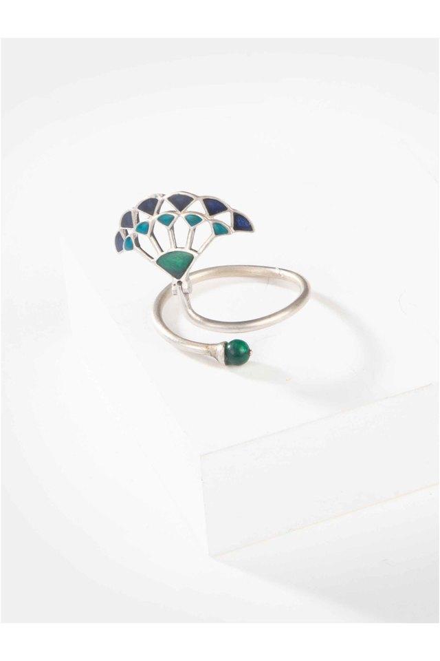 Emerald hot sale ring caratlane