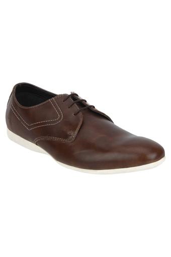 bond street by red tape casual shoes
