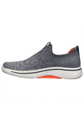 Skechers axis clearance