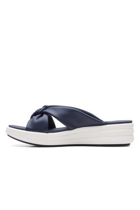 Clarks navy cheap blue flip flops