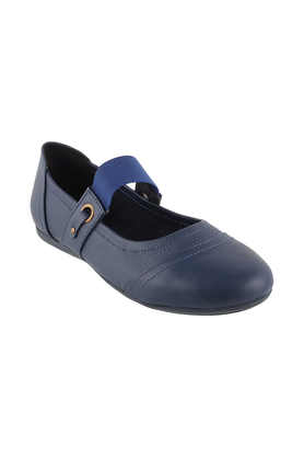 Catwalk store blue flats