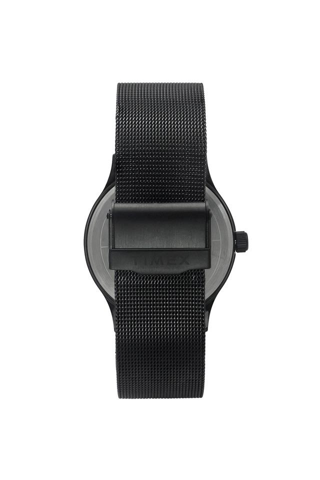 Black colour wrist outlet watch