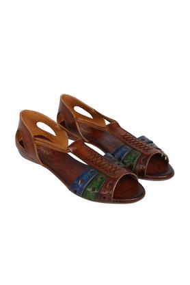 Ladies leather best sale flat sandals