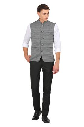 Raymond deals nehru jackets