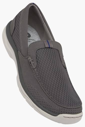 clarks men's slip on casual shoes