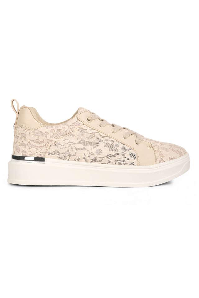 Sneakers in outlet pizzo