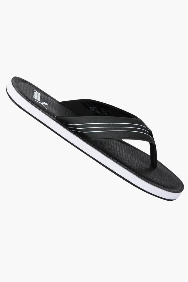 Amazon.com | PUMA Women's PUMA FLUFF Slide, Puma Black-Puma White, 8 |  Sandals