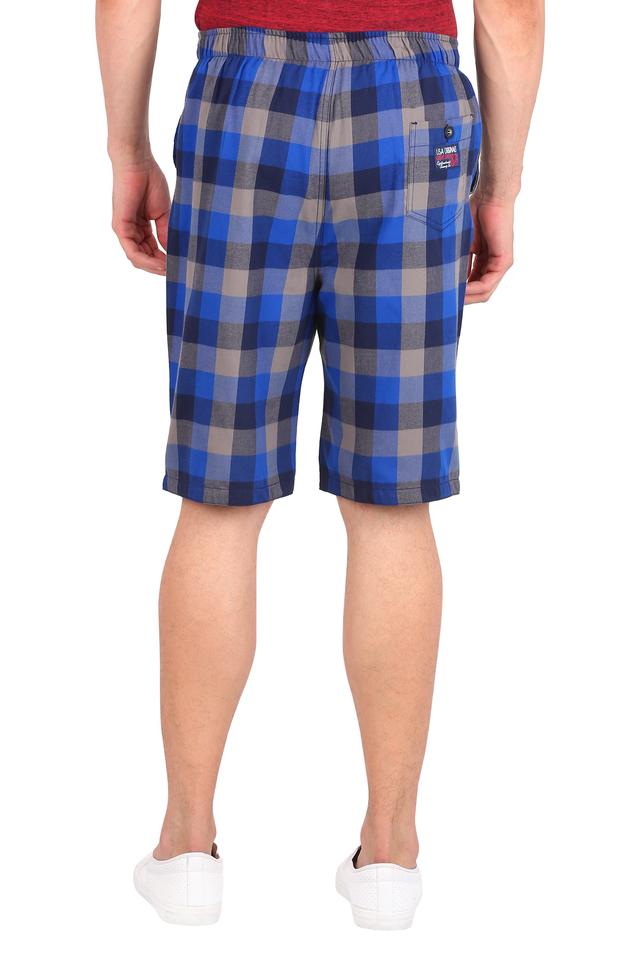 Buy JOCKEY Men s 3 Pocket Checked Shorts Shoppers Stop