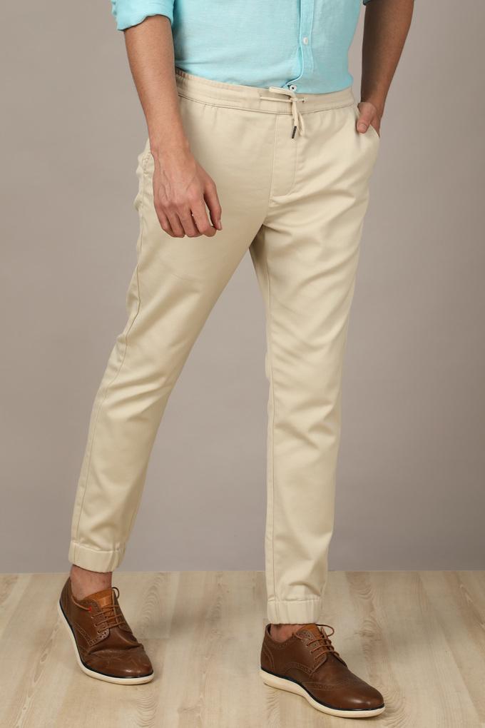 Outfits pantalon beige online hombre