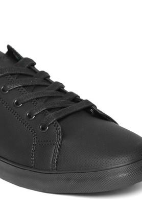 Ucb black best sale casual shoes