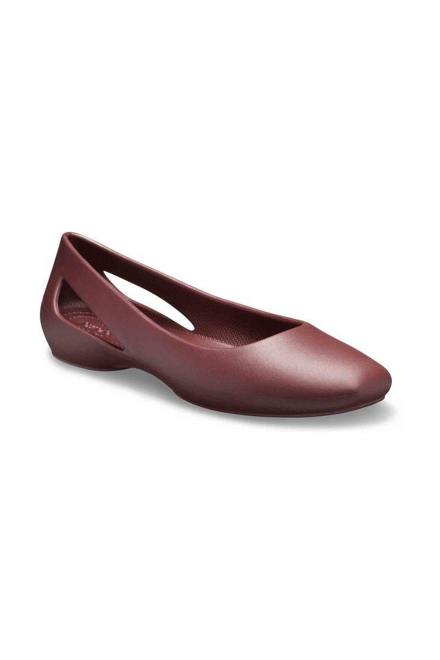 Womens burgundy online crocs