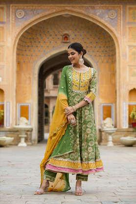 Boat neck outlet churidars