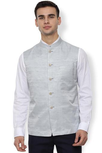 unbuttoned button down collar