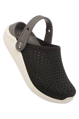 Crocs shoppers stop new arrivals