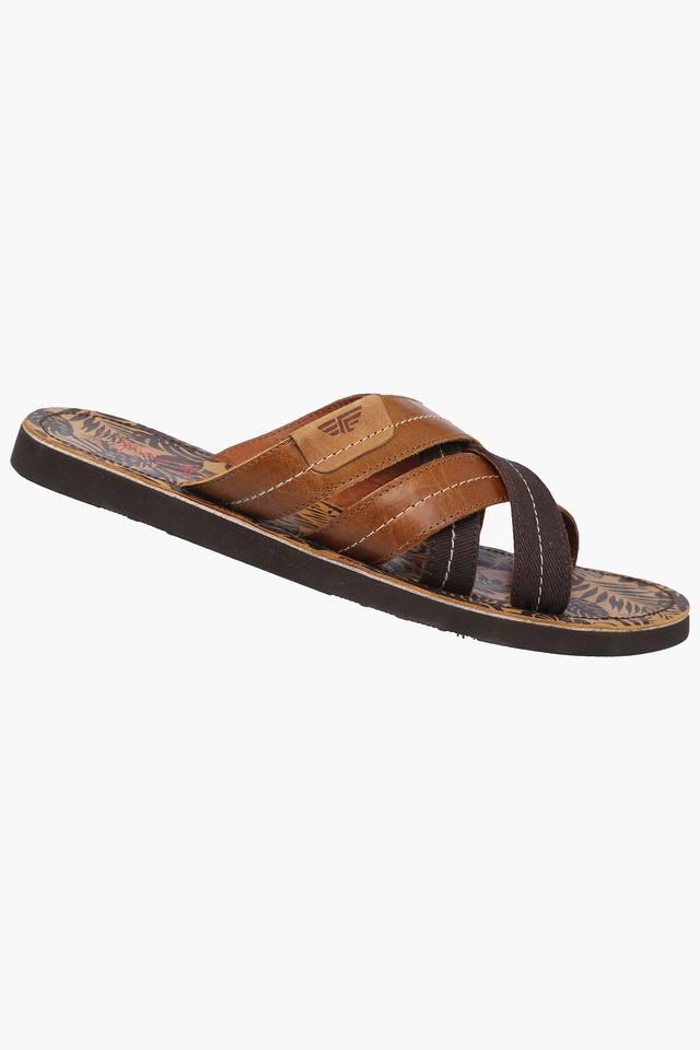 Red tape discount chappals online