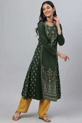 Buy AURELIA Green Floral Blended Fabric Round Neck Women's Kurta