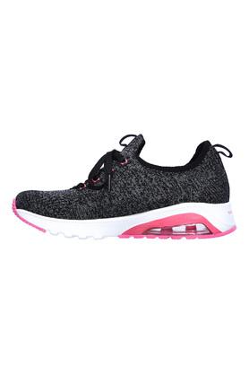 Skechers flat hot sale sneakers