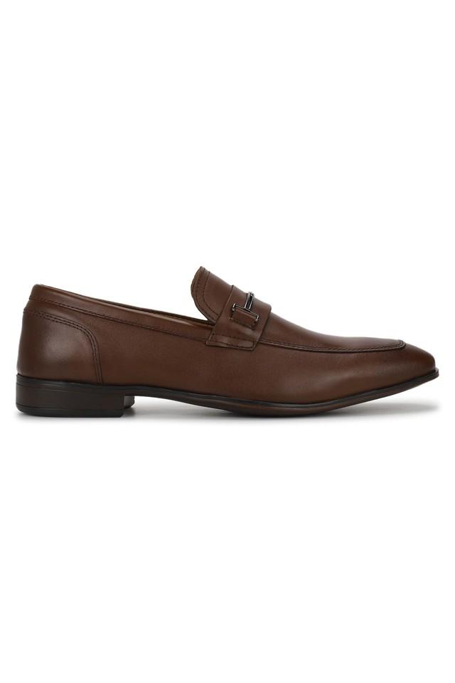 Red tape sale loafers