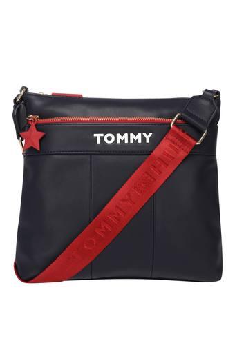 tommy hilfiger bags shoppers stop