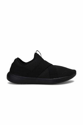 Complete black hot sale sports shoes