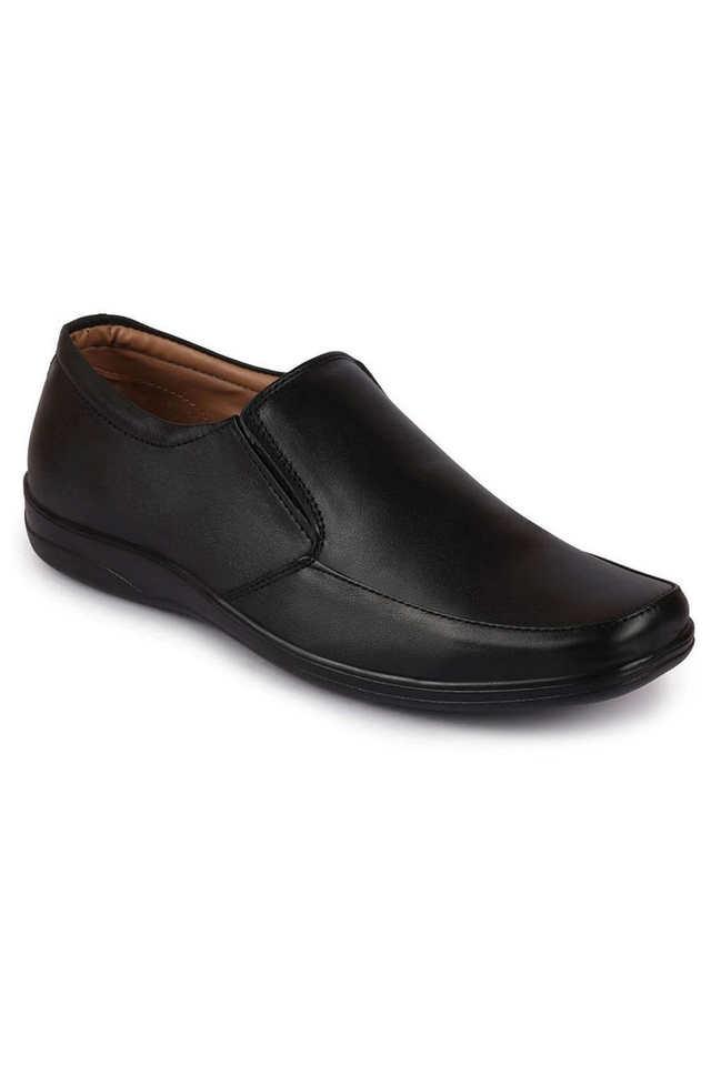 Shoppers stop casual shoes store