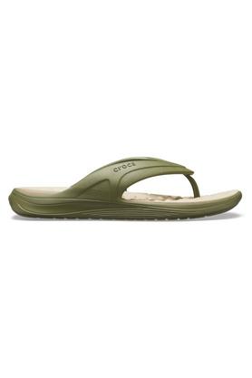 Mens crocs hot sale reviva flip