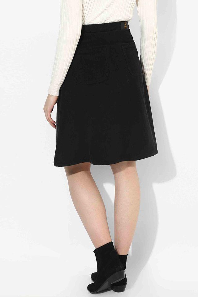 Black knee hotsell length skirt images