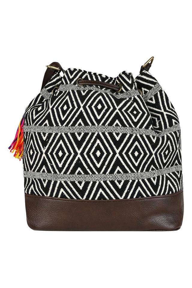 Polyester Gear Aztec Backpack Black- Tan, Capacity: 16 Litre at Rs 1398 in  Kolkata