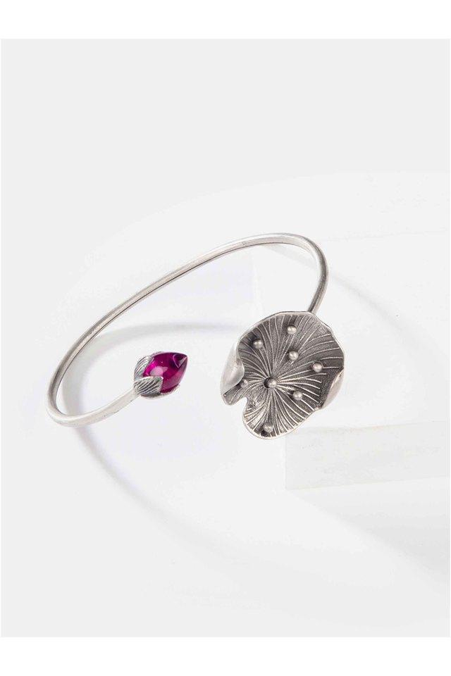 Buy Shaya by CaratLane For the Love of New Experiments Heart Watch Pin in  Oxidized 925 Silver Online