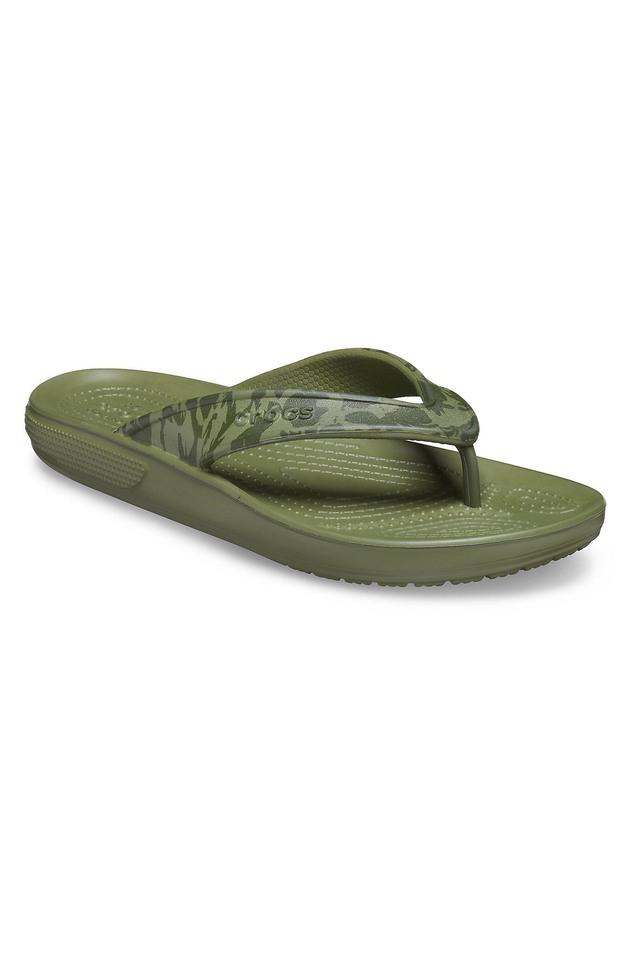 Crocs camo cheap flip flops