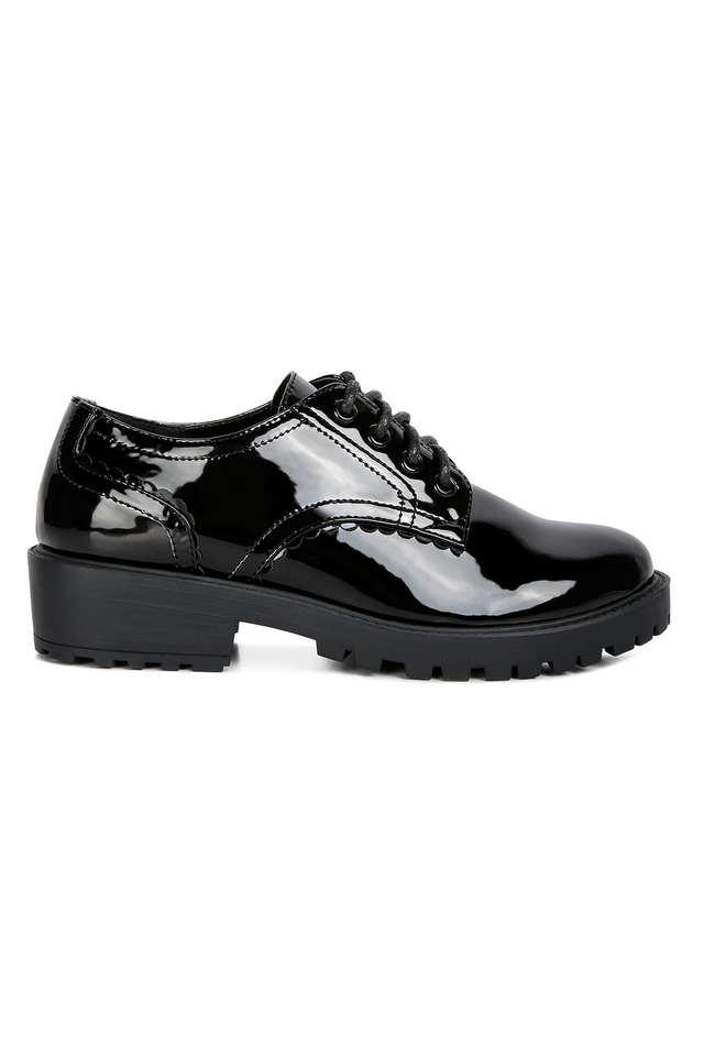 Black shiny deals brogues missguided