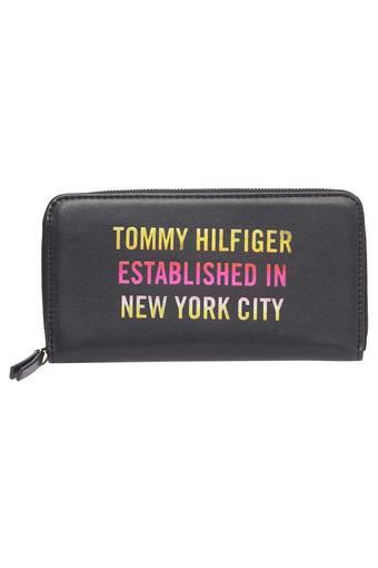 tommy hilfiger clutch wallet