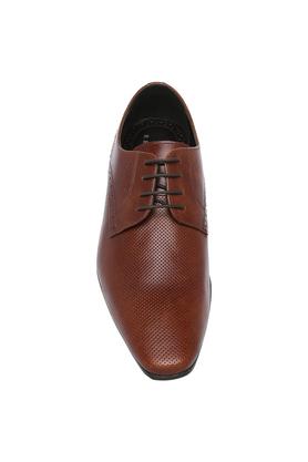 Online red store tape formal shoes