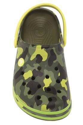 Girls camo online crocs