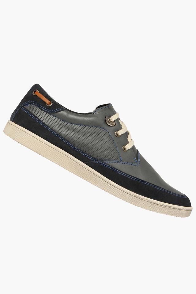 Lee cooper clearance shoes shoppers stop