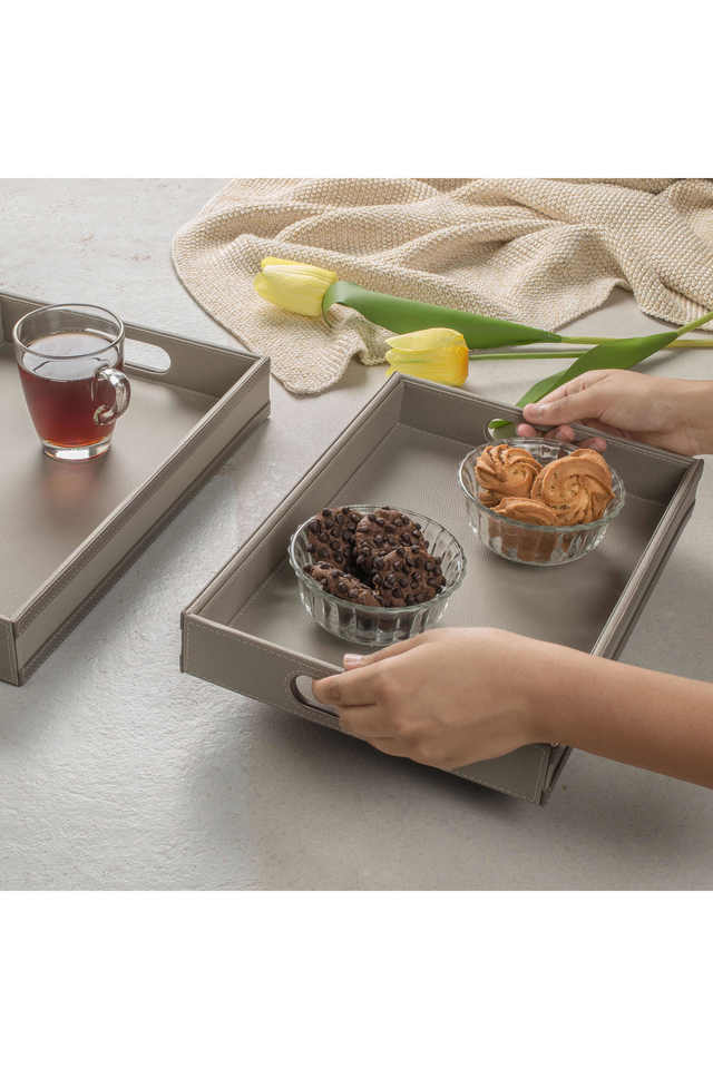 Food serving clearance tray