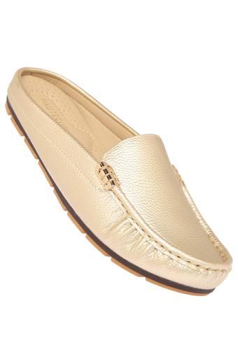 womens casual footwear