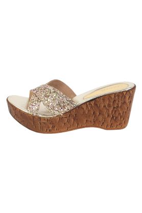 Catwalk hot sale golden wedges