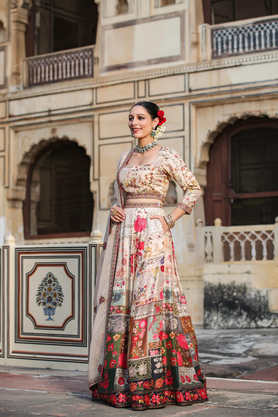 Lady hot sale bazaar lehenga