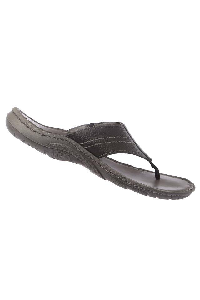 Clarks black leather outlet flip flops