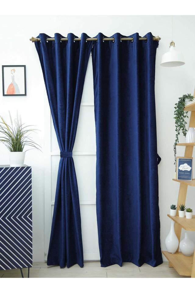 Ariana Bano Paisley Polyester 260 Gsm Eyelet Blackout Window Curtain Pers Stop