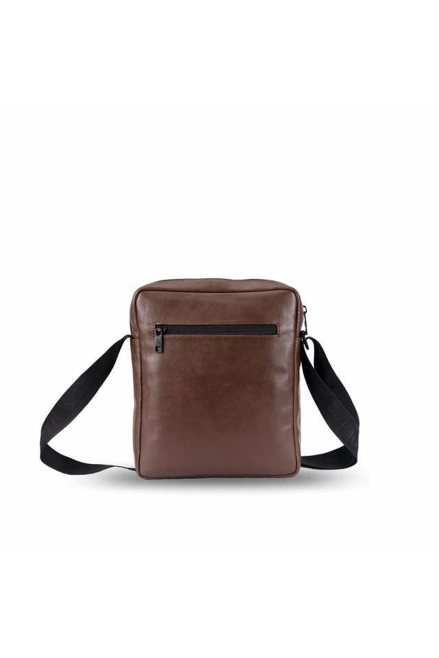 Messenger bag with zipper closure top