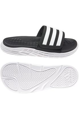 Adidas duramo hotsell vs adilette