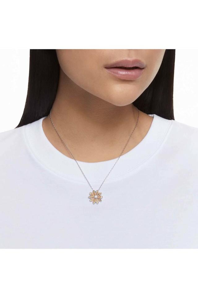 Alexis 18k White Gold Plated Flower Pendant Necklace – Cate & Chloe