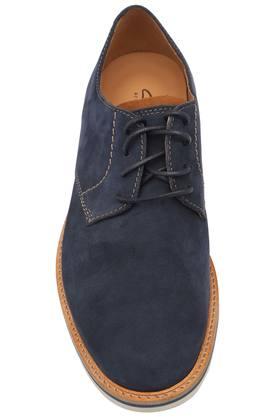 Clarks navy deals suede shoes