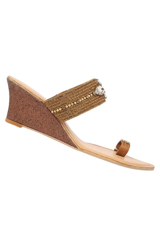 Toe ring 2024 wedge sandals