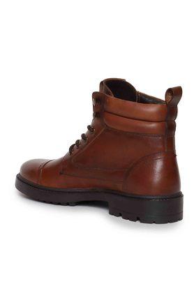 High top chukka store boots