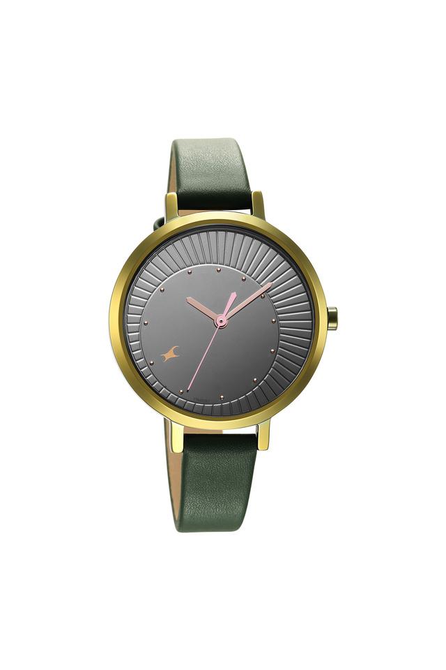 Buy FASTRACK Women s 35.80 x 42.80 x 7.35 mm Style Up 2.0 Black Dial Leather Analog Watch 6230QL01 Shoppers Stop