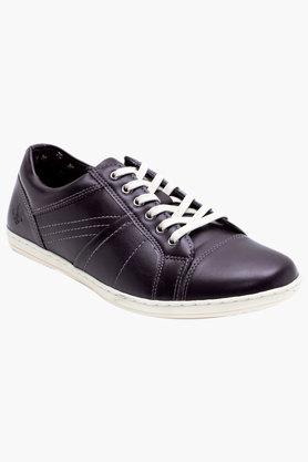 Bond street by cheap red tape casual shoes