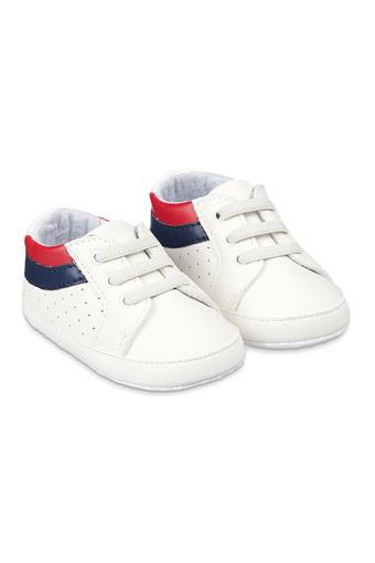 boys white trainers